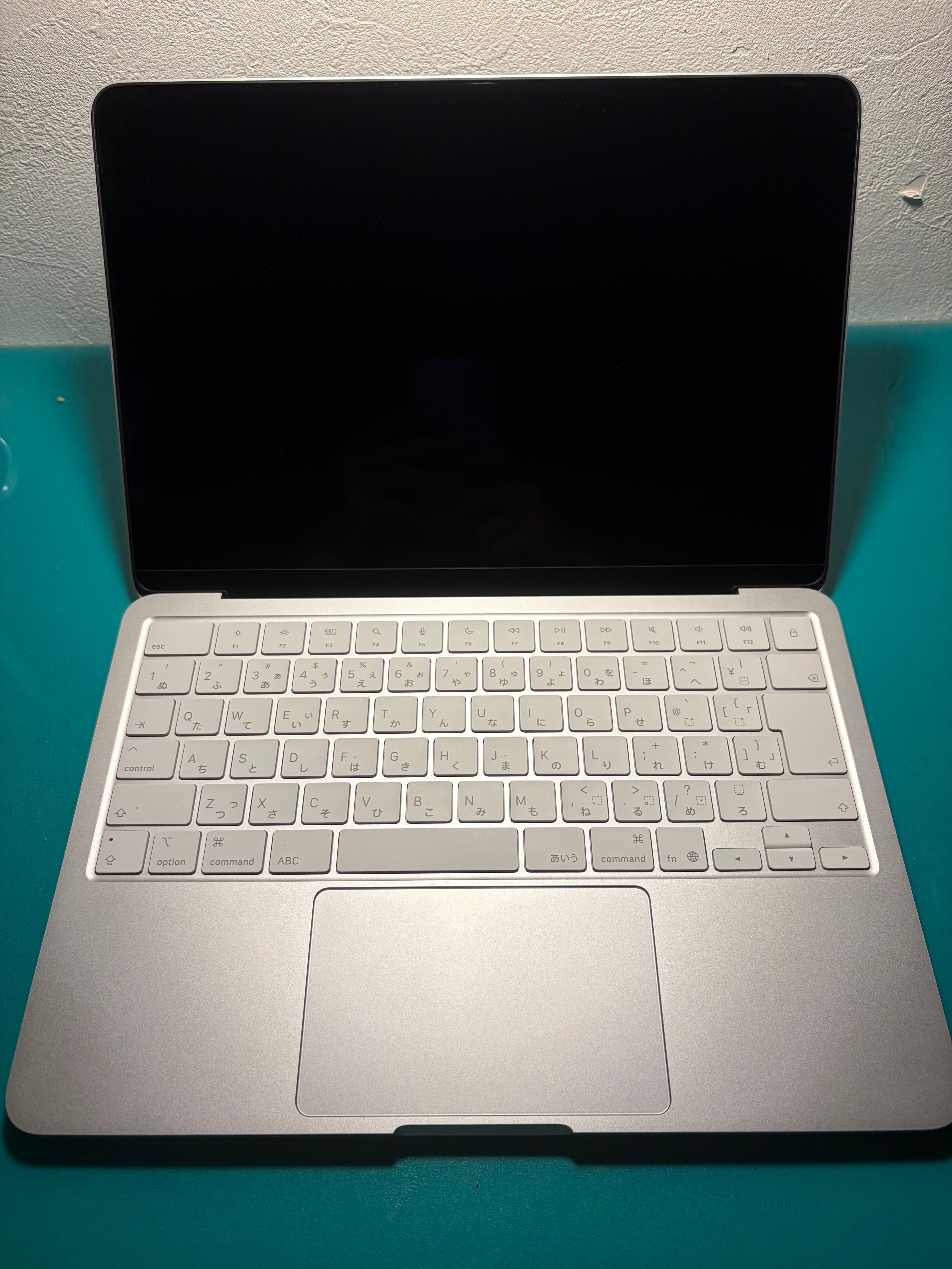 MacBook Neo シルバー